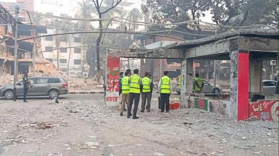 ধানমন্ডি ৩২ নম্বরে আলামত সংগ্রহে সিআইডির ক্রাইম সিন ইউনিট